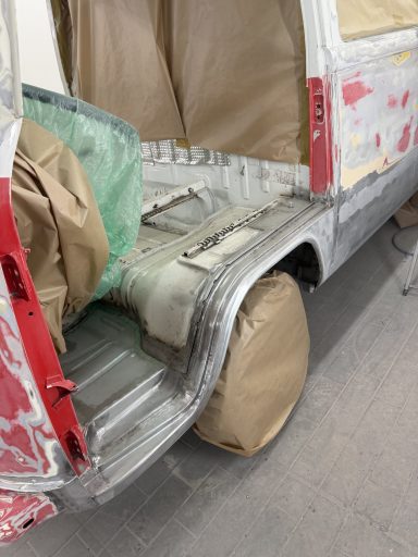 VW T2 Karosserieteil im Ausgangszustand vor der Lackierung